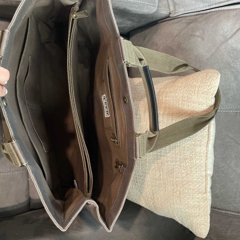FEED Oversized Work Bag Largest Work Collection bag with 7 compartments. - Picture 13 of 16